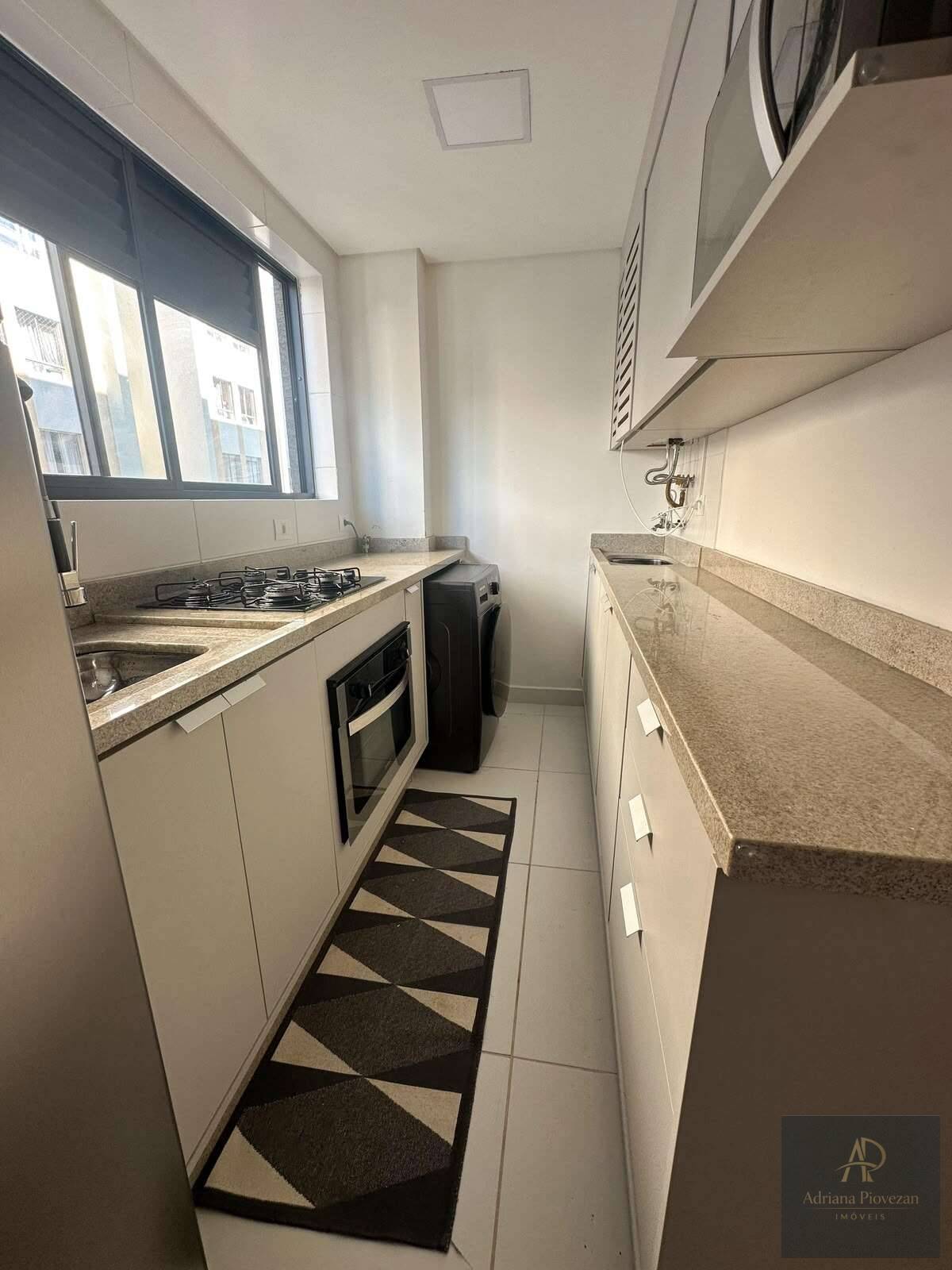 - Apartamento mobiliado à venda, no Edifício Chronos em Curitiba, Água Verde, com 2 quartos, 44,49m²