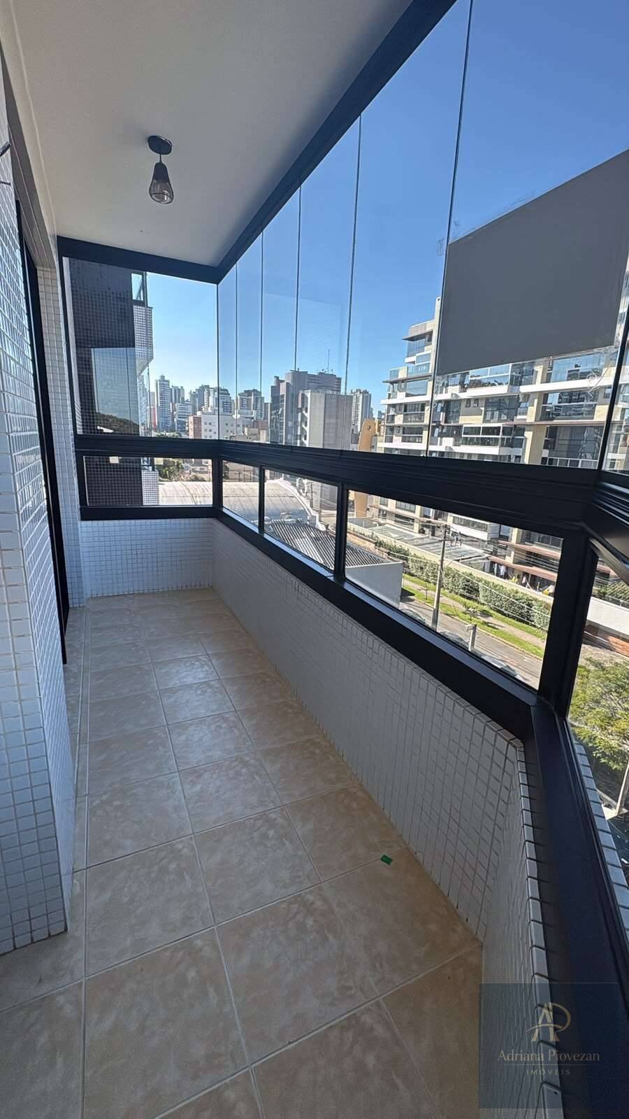  - Apartamento à venda em Curitiba, ao lado do CLUBE CURITIBANO, com 4 quartos, 131m²