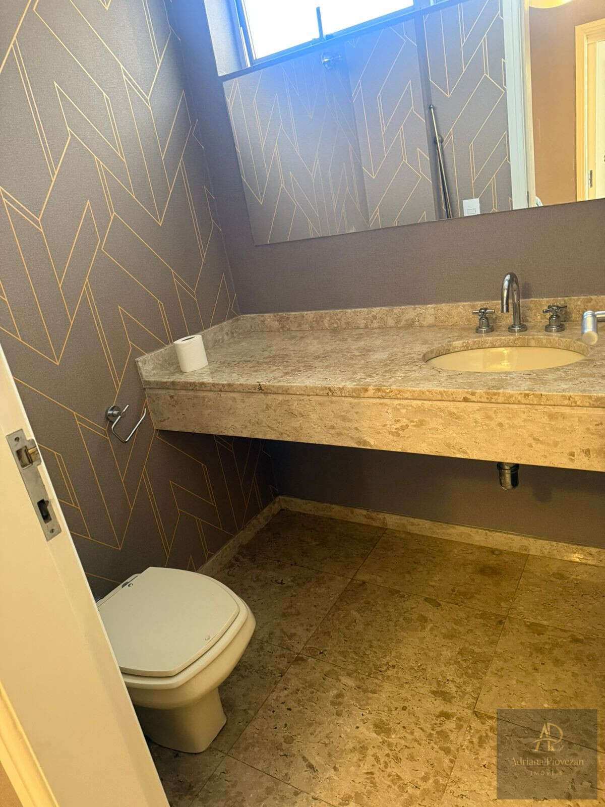  - Apartamento à venda em Curitiba, Batel, com 3 suítes e 3 vagas, 249,00m²