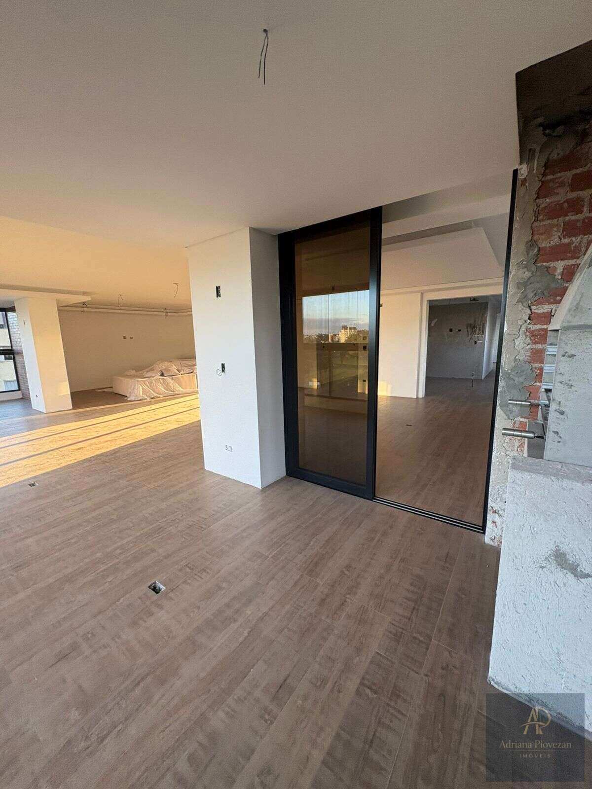  - Apartamento ao lado do Graciosa Country Club, no Cabral, com 259m2.