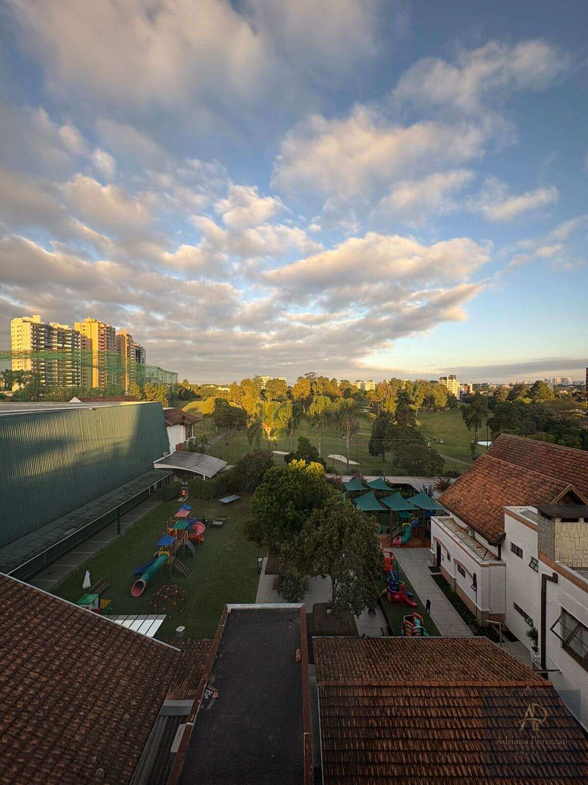 Apartamento à venda com 3 quartos, 259m² - Cabral,Curitiba