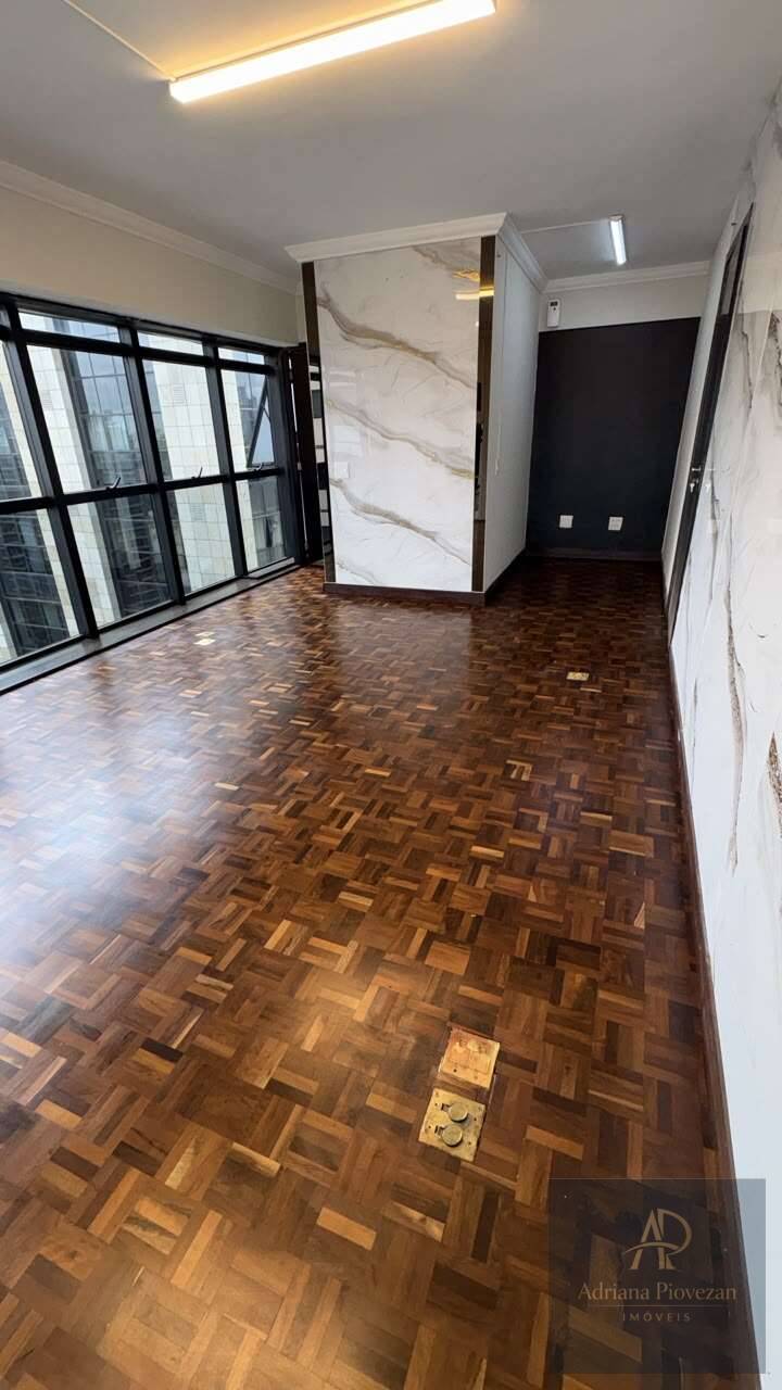  - Sala comercial para locação com 104m2 no Centro Cívico, CCCA.